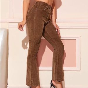 BRAND NEW, SUPER FLATTERING corduroy pants size M